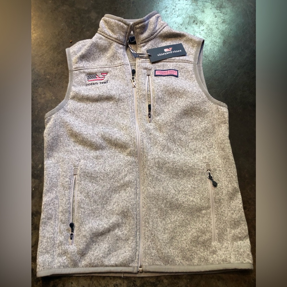 NWT vineyard vines vest . XS . Gray
